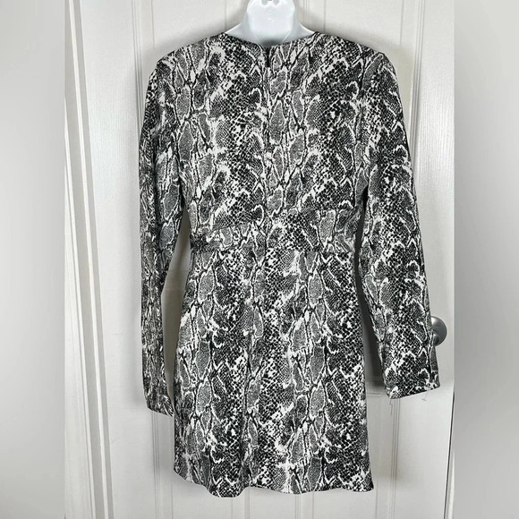 ✨NBD Jamie Mini Dress in black & white‎ snake print - Picture 6 of 10